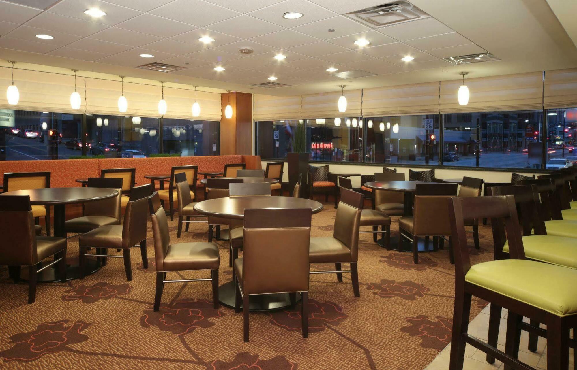 Hilton Garden Inn Pittsburgh University Place Restaurant foto